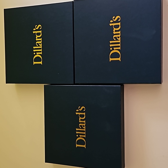 NWT 3 ceramic white Dillard's snowflake ornaments ❄️ - Picture 9 of 9